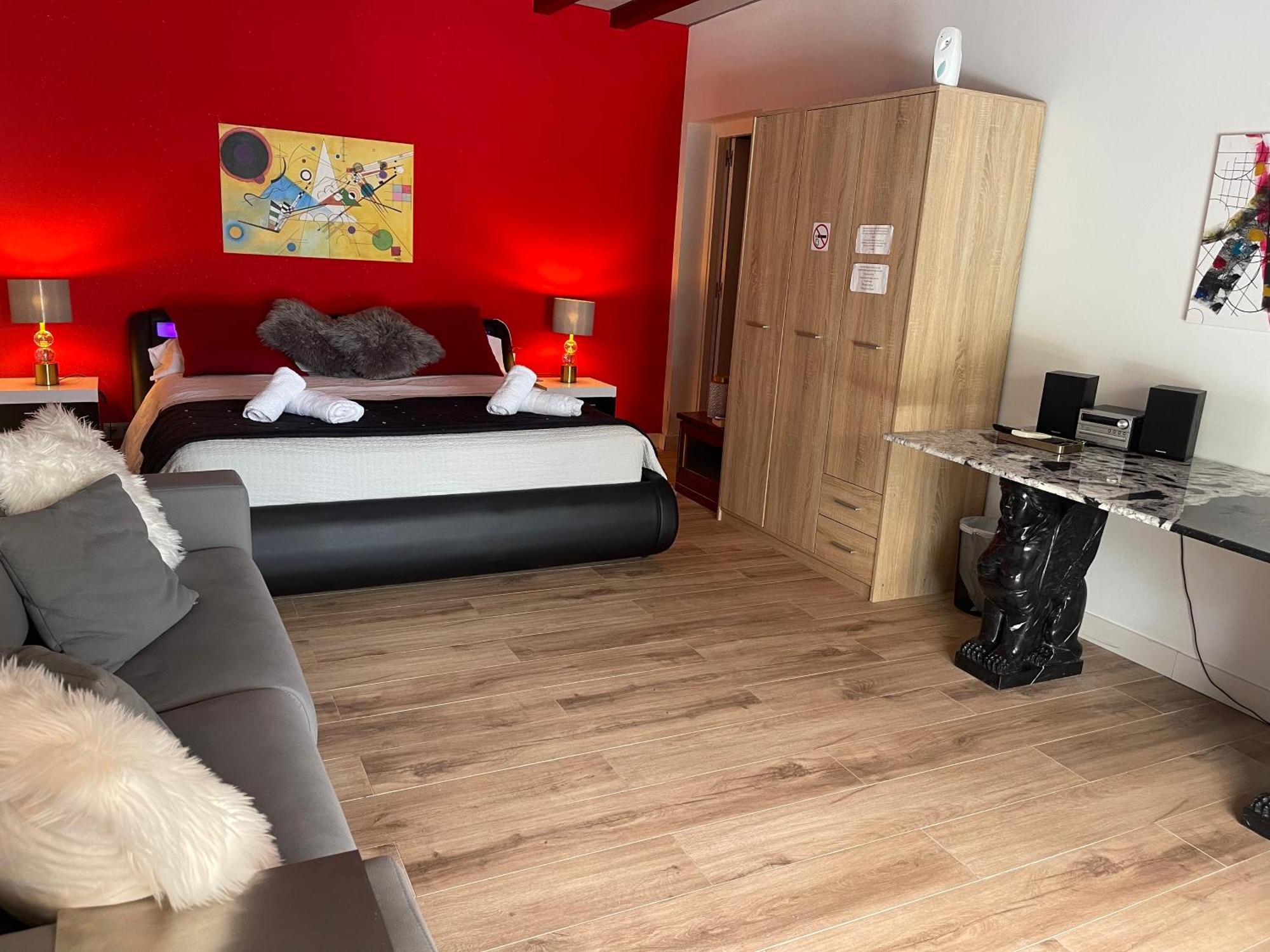 Suite Privada Frente A La Piscina Para 2 Personas Con Sofa Cama Para 2 Mas 4P No Es Casa Completa San Vicente Raspeig Exteriér fotografie