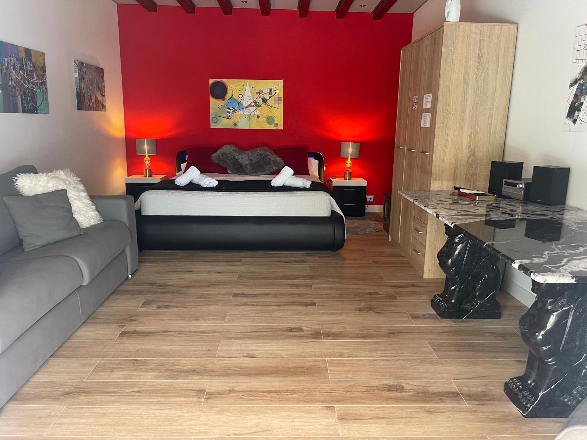 Suite Privada Frente A La Piscina Para 2 Personas Con Sofa Cama Para 2 Mas 4P No Es Casa Completa San Vicente Raspeig Exteriér fotografie